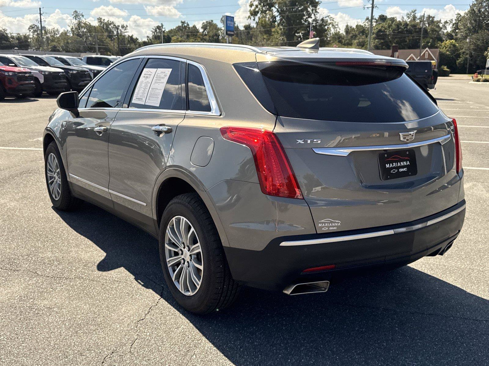 Used 2017 Cadillac XT5 Luxury w/ Driver Awareness Package FWD image 6