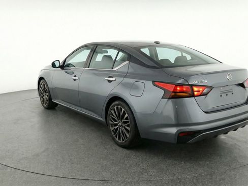 Used 2025 Nissan Altima 2.5 SV FWD image 6