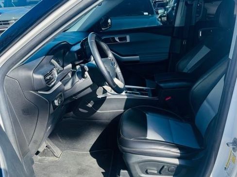 Used 2023 Ford Explorer XLT w/ Equipment Group 202A image 8