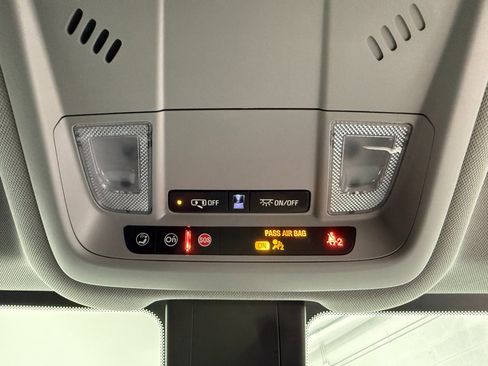 Used 2022 GMC Terrain SLE w/ Elevation Edition image 31