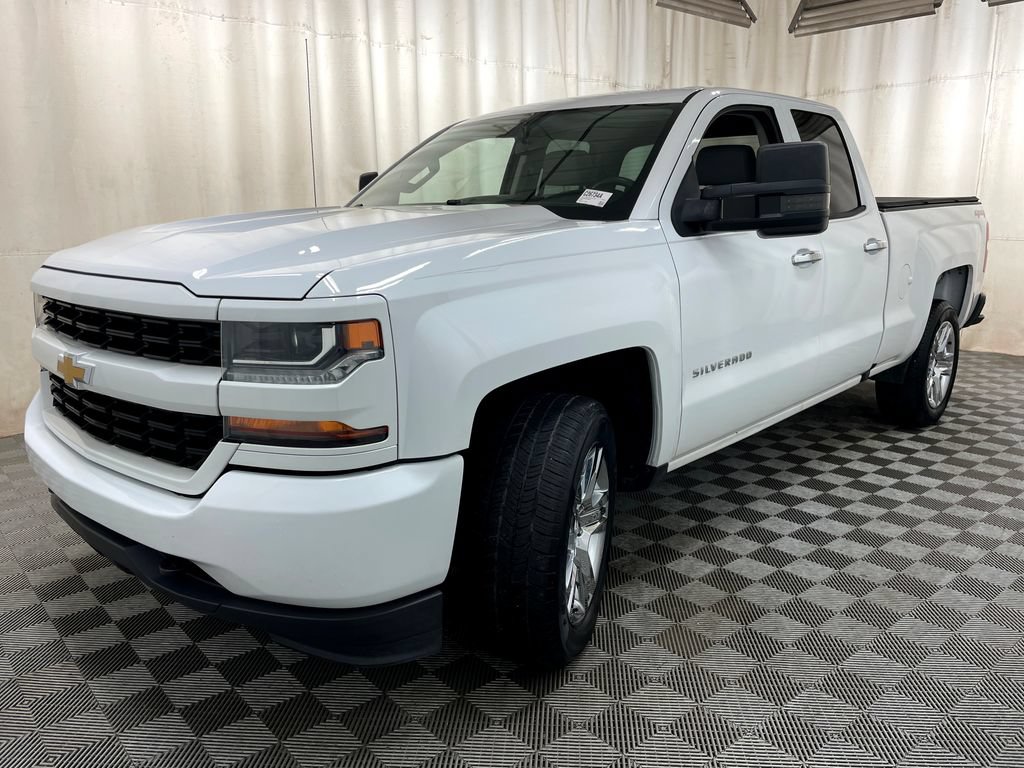 Used 2017 Chevrolet Silverado 1500 Custom w/ Custom Convenience Package AWD/4WD image 11