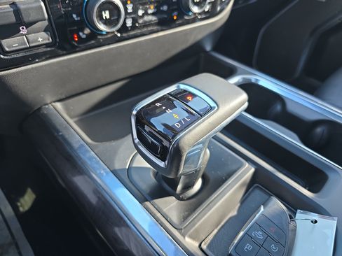 Used 2022 Chevrolet Silverado 1500 LTZ w/ Technology Package image 26