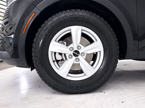 Certified 2023 Kia Sorento LX FWD image 15
