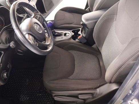 Used 2020 Jeep Cherokee Latitude w/ Cold Weather Group image 11