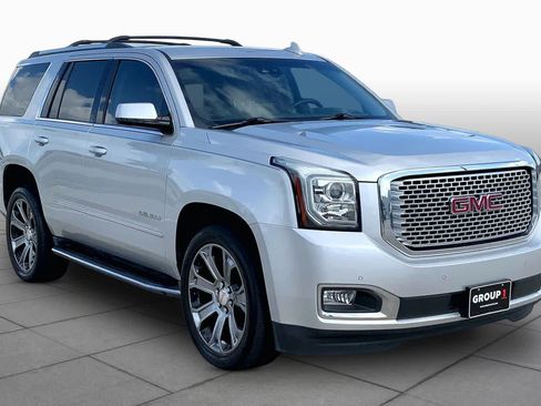 Used 2017 GMC Yukon Denali RWD image 3