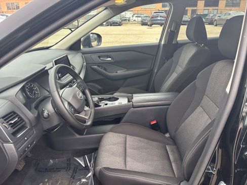 Used 2025 Nissan Rogue SV FWD image 29