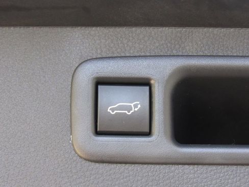 Used 2025 Toyota Highlander Platinum AWD/4WD image 26