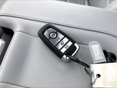 Used 2025 Ford Expedition Max Platinum AWD/4WD image 11