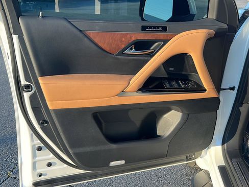 Certified 2025 Lexus LX 600 4WD w/ Accessory Package (Z1) image 17