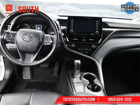 Used 2024 Toyota Camry SE image 10