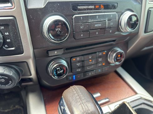Used 2018 Ford F150 King Ranch w/ Equipment Group 601A Luxury AWD/4WD image 32