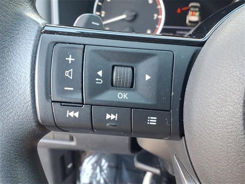 Used 2023 Nissan Rogue SV image 22