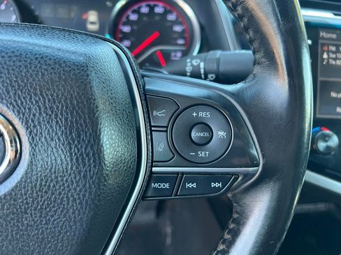 Used 2018 Toyota Camry XSE FWD image 38