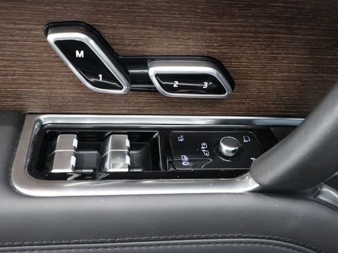 Used 2025 Land Rover Range Rover Long Wheelbase SE image 11