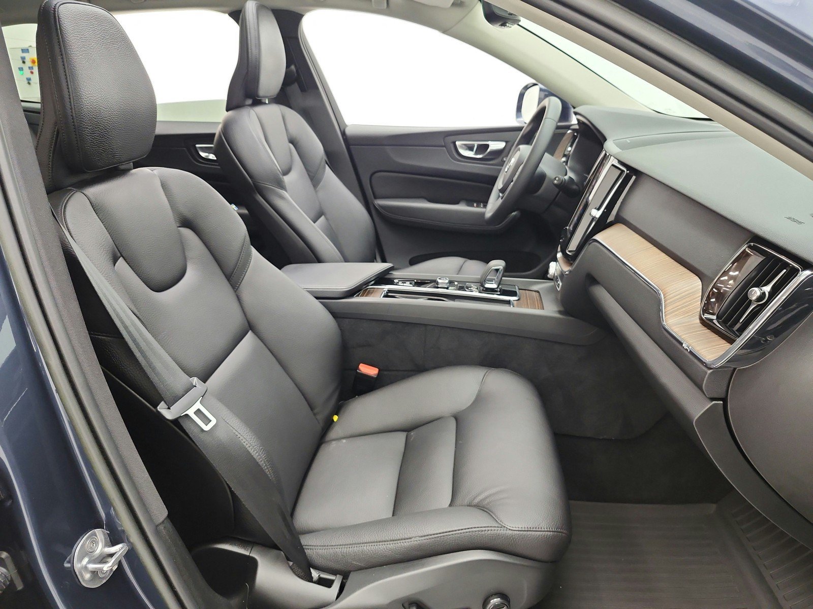 Used 2022 Volvo XC60 T8 Inscription Expression w/ Advanced Package AWD/4WD image 19