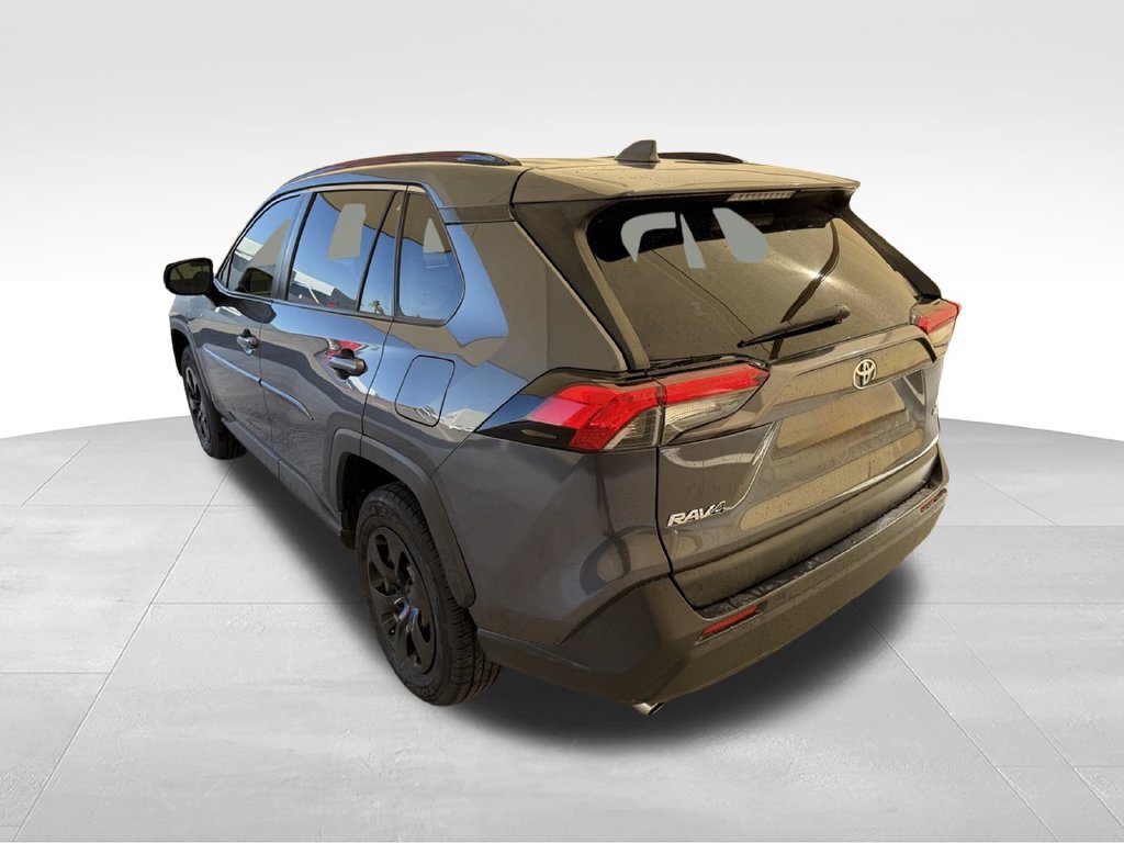 Used 2019 Toyota RAV4 LE w/ Carpet Mat Package FWD image 8