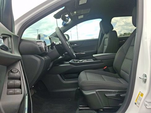 Used 2026 Chevrolet Equinox LT AWD/4WD image 16