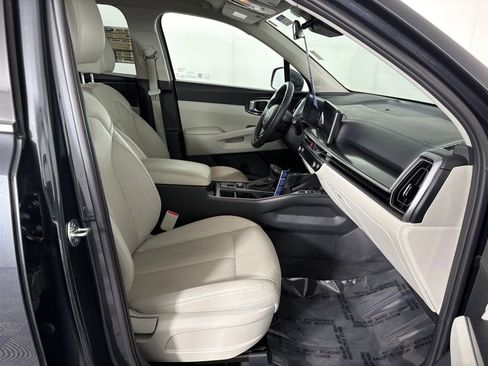 Used 2025 Kia Sorento S AWD/4WD image 35