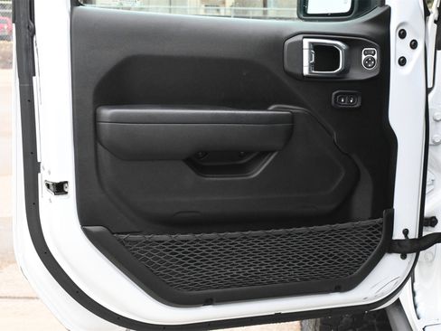 Used 2023 Jeep Gladiator Mojave image 19