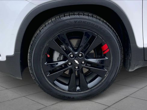 Used 2020 Chevrolet Trax LT w/ Redline Edition image 9