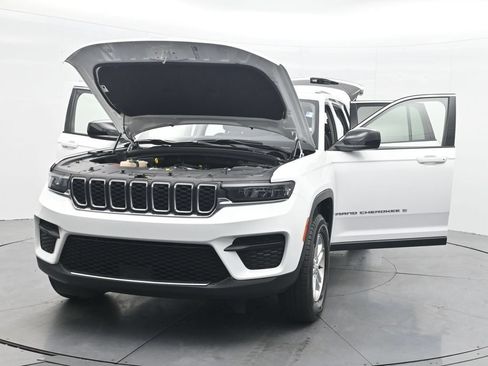 Used 2023 Jeep Grand Cherokee Laredo RWD image 43