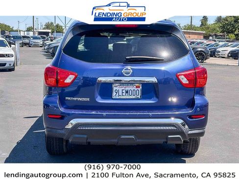 Used 2019 Nissan Pathfinder SL FWD image 3