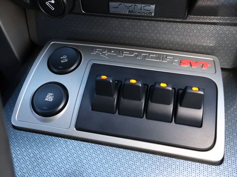 Used 2010 Ford F150 Raptor image 21