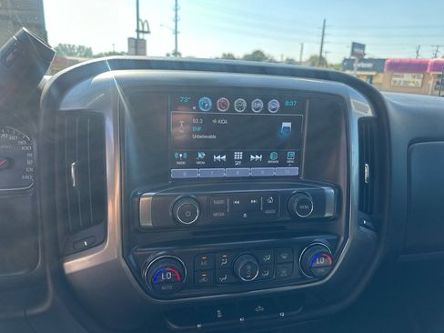 Used 2018 Chevrolet Silverado 1500 LT w/ LT Eassist Package image 12
