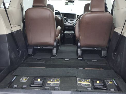 Used 2018 Toyota Sienna Limited Premium AWD/4WD image 32