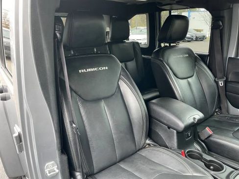 Used 2017 Jeep Wrangler Unlimited Rubicon w/ Connectivity Group AWD/4WD image 30
