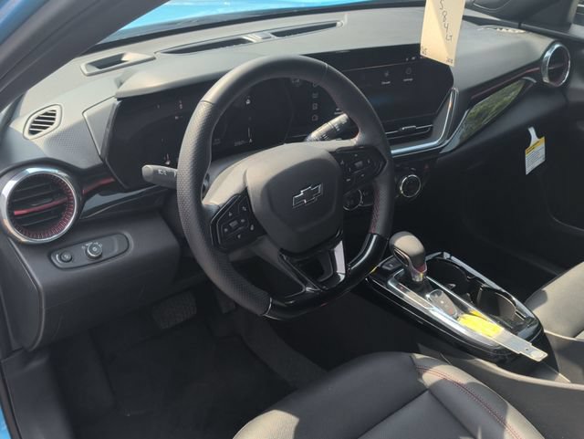 Used 2025 Chevrolet Trax RS FWD image 13
