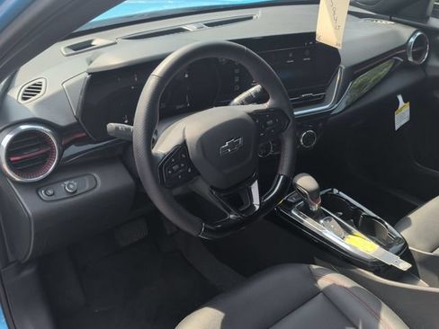 Used 2025 Chevrolet Trax RS FWD image 13