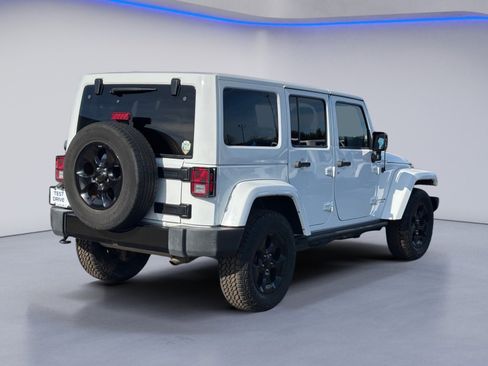Used 2015 Jeep Wrangler Unlimited Sahara image 9