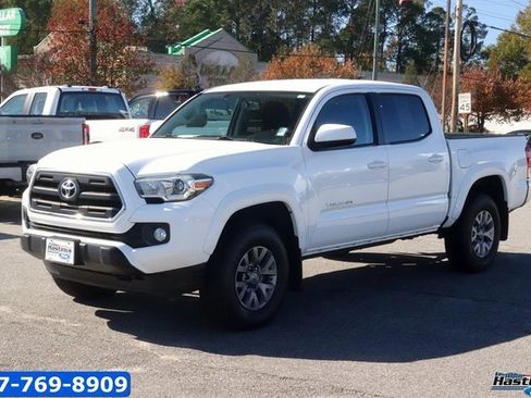 Used 2017 Toyota Tacoma SR5 image 3