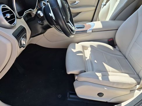 Used 2022 Mercedes-Benz GLC 300 4MATIC w/ Driver Assistance Package image 32