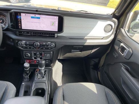 New 2025 Jeep Gladiator Willys image 32