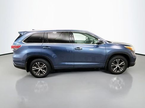 Used 2016 Toyota Highlander XLE AWD/4WD image 8
