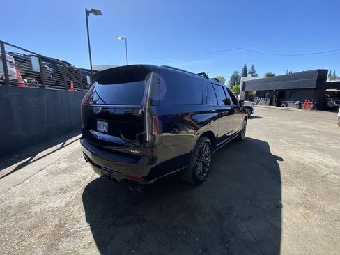 Used 2024 Cadillac Escalade ESV V w/ LPO, ONYX Package AWD/4WD image 6