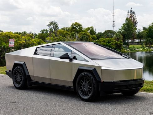 Used 2025 Tesla Cybertruck AWD Crew Cab image 1