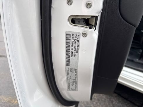 Used 2024 Chrysler Pacifica Limited w/ S Appearance Package image 18