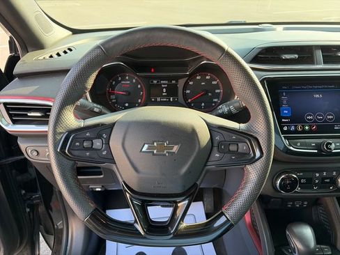 Used 2022 Chevrolet TrailBlazer RS w/ Sun and Liftgate Package AWD/4WD image 11
