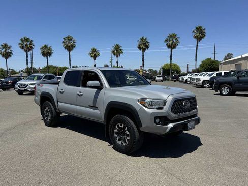 Used 2019 Toyota Tacoma TRD Off-Road AWD/4WD image 2