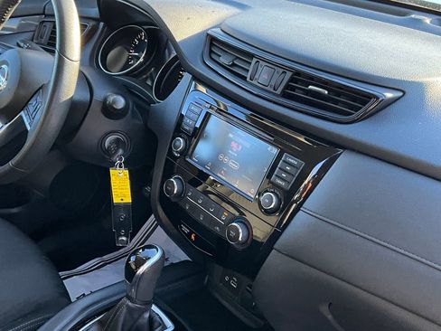 Used 2020 Nissan Rogue S w/ Special Edition Package image 18