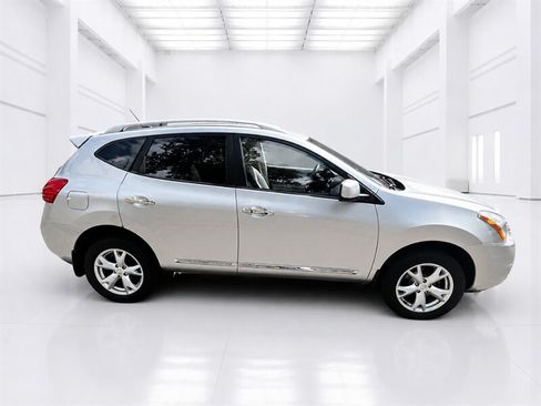 Used 2011 Nissan Rogue SV AWD/4WD image 3