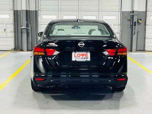 Used 2025 Nissan Altima 2.5 SV image 16