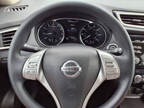 Used 2016 Nissan Rogue SV AWD/4WD image 13