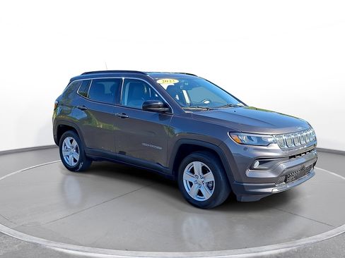 Used 2022 Jeep Compass Latitude w/ Convenience Group FWD image 2