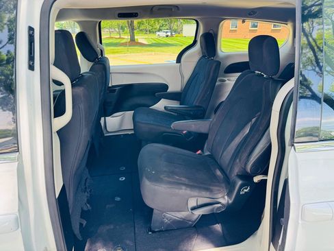 Used 2018 Chrysler Pacifica LX FWD image 10