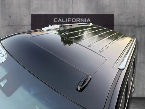 Used 2017 Cadillac Escalade Premium Luxury RWD image 12
