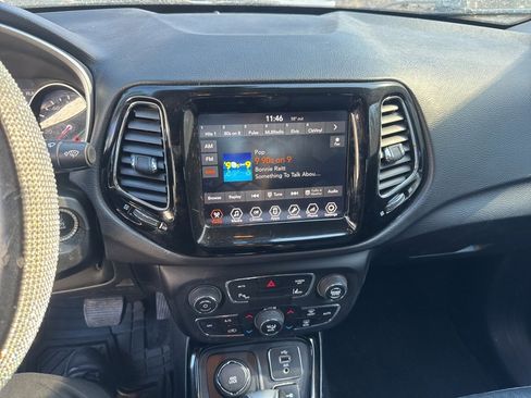 Used 2018 Jeep Compass Limited image 9